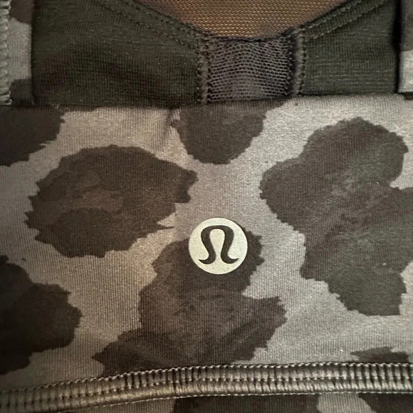 LULULEMON ~ Women’s 2-piece black gray animal print striped gym top size S - Picture 5 of 8